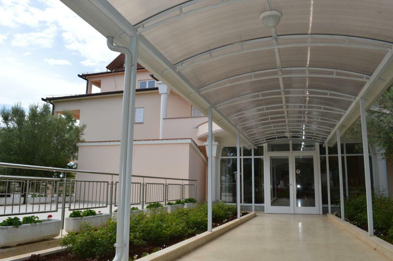 Pansion Oliva Hotel Krnica Luaran gambar